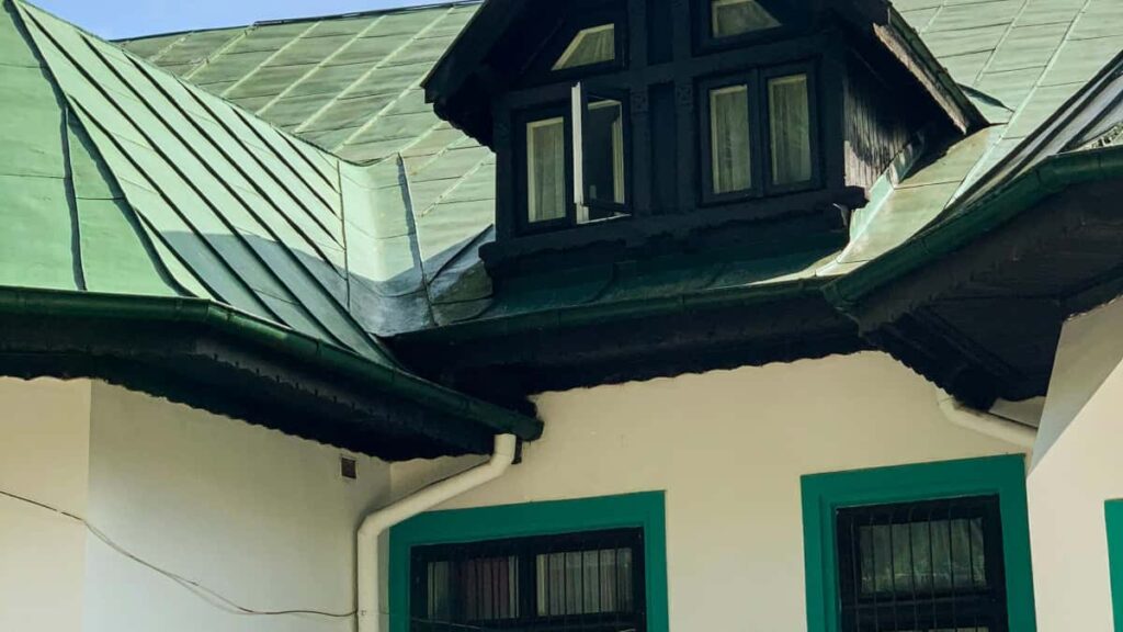 Guia pratico para criadores em Portugal: como encontrar, abordar e fechar marcas da Costa Rica na Line para videostestemunho, com tacticas culturais e passo a passo.