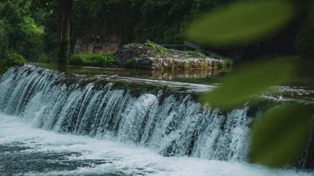 Guia pratico para creators em Portugal sobre como identificar, contatar e fechar giveaways de chaves de jogos com marcas ucranianas no Pinterest, com dicas legais e taticas de outreach.