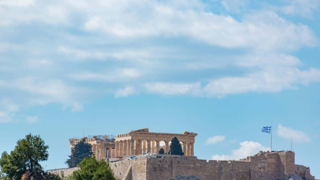 Guia pratico para marcas em Portugal encontrarem criadores de Puerto Rico na Taobao e lancar coleccoes com top creators, com taticas, riscos e contactos.