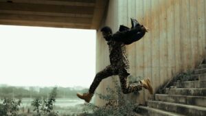 Guia pratico para criadores em Portugal contactarem marcas de Oma via OnlyFans e produzir vlogs de viagem com propostas comerciais seguras e culturalmente sensiveis.