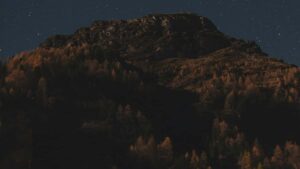 Guia pratico para criadores em Portugal chegarem a marcas sulafricanas no Josh e construirem parcerias de longo prazo, com taticas, exemplos e checklist accionavel.