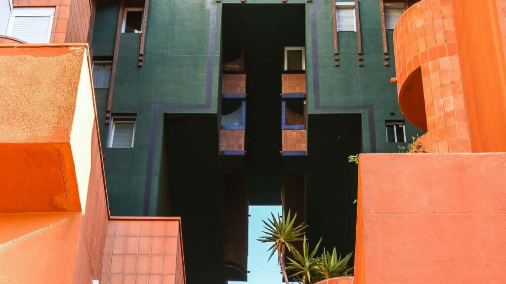 Guia pratico para anunciantes em Portugal sobre como identificar e activar criadores argelinos ligados a Hulu e streaming para promover novas musicas tacticas, riscos e parceiros.