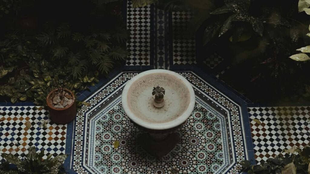 Guia pratico para criadores em Portugal sobre como abordar marcas filipinas visiveis em series Netflix e transformar produtos em styling de roupa rentavel.