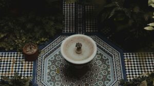 Guia pratico para criadores em Portugal sobre como abordar marcas filipinas visiveis em series Netflix e transformar produtos em styling de roupa rentavel.