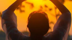 Guia pratico para criadores em Portugal sobre como contactar marcas dos EUA na Lazada e transformar conteudo em rendimento.