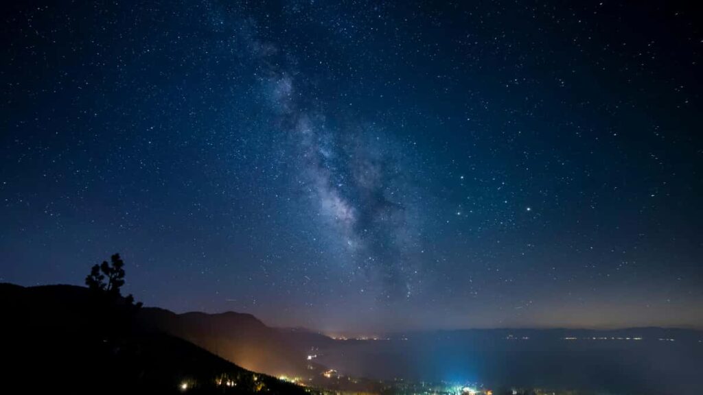 Guia pratico para marcas em Portugal encontrarem criadores da Republica Dominicana no Discord e convertelos em canais de vendas, com taticas de comunidade, ferramentas e exemplos.