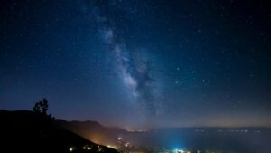 Guia pratico para marcas em Portugal encontrarem criadores da Republica Dominicana no Discord e convertelos em canais de vendas, com taticas de comunidade, ferramentas e exemplos.