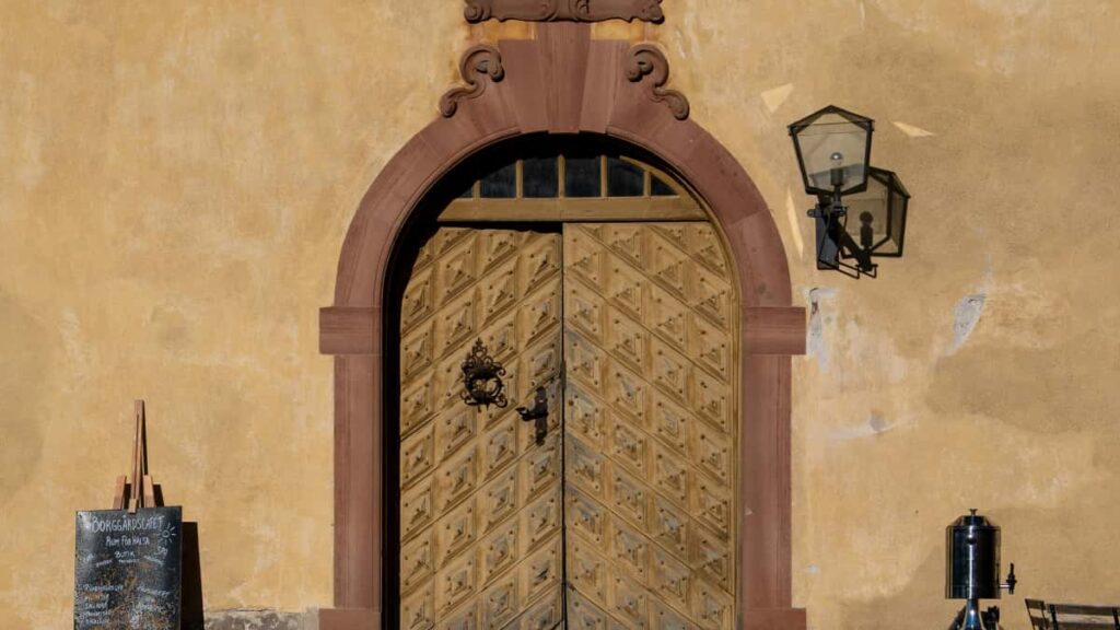 Guia pratico para anunciantes em Portugal: como identificar e activar criadores romenos no Facebook para chegar a fas de musica com conteudo de criador.